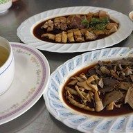 เมนูของร้าน มั่นคงฟาร์ม เป็ดพะโล้  หมู่บ้านดีเค