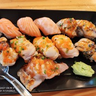 เหินฟ้าอินดี้ ชูชิย่างไฟ By Chef Tum ตลาดปากทางหน้าหมู่บ้านเศรษฐกิจ เพชรเกษม102