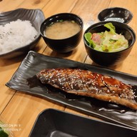 เหินฟ้าอินดี้ ชูชิย่างไฟ By Chef Tum ตลาดปากทางหน้าหมู่บ้านเศรษฐกิจ เพชรเกษม102