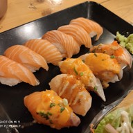 เหินฟ้าอินดี้ ชูชิย่างไฟ By Chef Tum ตลาดปากทางหน้าหมู่บ้านเศรษฐกิจ เพชรเกษม102