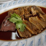 เมนูของร้าน มั่นคงฟาร์ม เป็ดพะโล้  หมู่บ้านดีเค