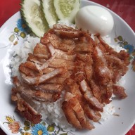 ร้านข้าวหมูทอดพี่หนวด