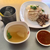 เมนูของร้าน โกหนุน ข้าวมันไก่ตอน