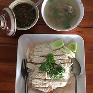 ร้านข้าวมันไก่ 24 ชั่วโมง แยกปากทางลำลูกกา