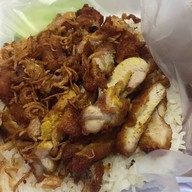 เมนูของร้าน โอเล่ข้าวมันไก่ทอดขมิ้น