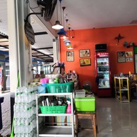 ก๋วยเตี๋ยวหมูต้มยำตำลึงนายเอก อยุธยา อยู่ใน ปตท. สายเอเซีย ฝั่งขาขึ้น กม.25.5