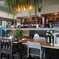 บรรยากาศ E.A.T. @ Khaoyai Bar & Bistro