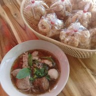 ก๋วยเตี๋ยวเรืออยุธยา อยู่เลยโรงแรมเมเปิลแยกบางนา