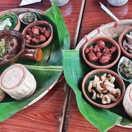 เมนูของร้าน ต่อนยอนน้ำเงี้ยว