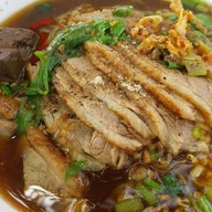 เมนูของร้าน ก๋วยเตี๋ยวเป็ดแม่ประนอม เจ้าเก่าอมรพันธ์