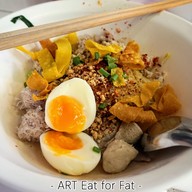 ก๋วยเตี๋ยวต้มยำ+ไข่+เงาะ