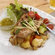 Salada Organic Kitchen บี ดี เอ็ม เอส เวลเนสเซ็นเตอร์ ปาร์คนายเลิศ