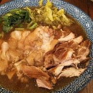 เมนูของร้าน ขาหมูนายอ้วน ประชาอุทิศ34