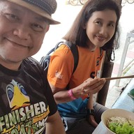 ขนมจีนน้ำเงี้ยวป้านวล ตลาดแม่จัน