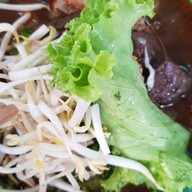 ขนมจีนน้ำเงี้ยวป้านวล ตลาดแม่จัน