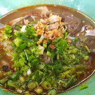 ขนมจีนน้ำเงี้ยวป้านวล ตลาดแม่จัน