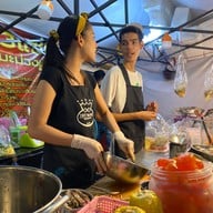 3แซ่บ ยำมะม่วงปูม้า ตลาดอินดี้