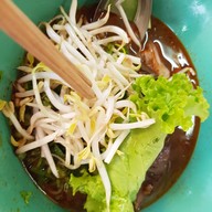 ขนมจีนน้ำเงี้ยวป้านวล ตลาดแม่จัน