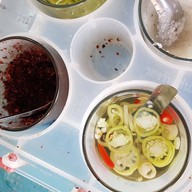 ขนมจีนน้ำเงี้ยวป้านวล ตลาดแม่จัน