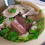 เมนูของร้าน เจ๊ตุ๋ย ต้มเลือดหมู ซอยพหลโยธิน1