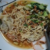 ราชาบะหมี่ เกี๊ยวปูหมูแดงอบน้ำผึ้ง