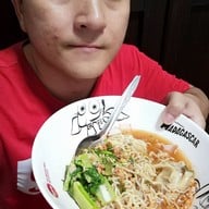 ราชาบะหมี่ เกี๊ยวปูหมูแดงอบน้ำผึ้ง