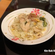 เมนูของร้าน ก๋วยเตี๋ยวคั่วไก่-หมู ตรอกสุกร