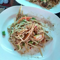 เมนูของร้าน สวนส้มตำ วัดพระธาตุลำปางหลวง