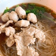 เมนูของร้าน ก๋วยเตี๋ยวเรือป้าดา