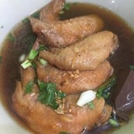 ก๋วยเตี๋ยวไก่ตุ๋นแม่วารีย์ ท่าเรือ