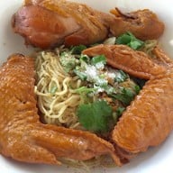 ก๋วยเตี๋ยวไก่ตุ๋นแม่วารีย์ ท่าเรือ