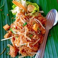เมนูของร้าน ผัดไทอิงธารา