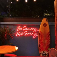 บรรยากาศ Saucey Chicken and Beer Bomb