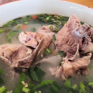 นายป้อม ซุปเปอร์เล้ง  สาขาปั๊มปตท.โรจนะ ตลาดดีดี อยุธยา