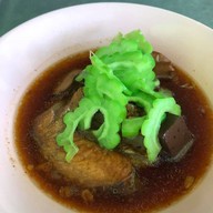 ก๋วยเตี๋ยวไก่ตุ๋นแม่วารีย์ ท่าเรือ