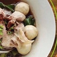 ก๋วยเตี๋ยวเรือสายรุ้ง