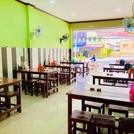 ก๋วยเตี๋ยวไก่ตุ๋นแม่วารีย์ ท่าเรือ