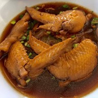 ก๋วยเตี๋ยวไก่ตุ๋นแม่วารีย์ ท่าเรือ