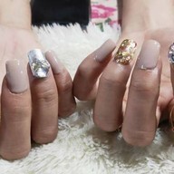 คุณหมวย เล็บสวย