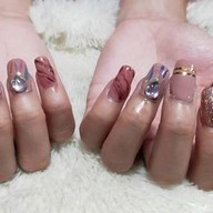 คุณหมวย เล็บสวย