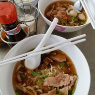 เมนูของร้าน ลูกชิ้นฮ่องเต้ (เจ้าเก่ามหาสิน) สุภาพงษ์ 3 แยก 3