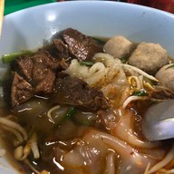 เมนูของร้าน โกเด้ง ข้างโรงแรม Snoozz