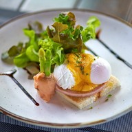 Bella Luna Restaurant