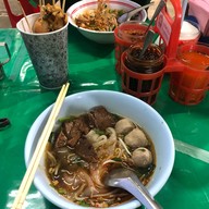 เมนูของร้าน โกเด้ง ข้างโรงแรม Snoozz