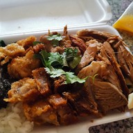 เมนูของร้าน แม่ตุ๊ ข้าวขาหมู​ ก๋วยจั๊บน้ำข้น​ เชลล์ชวนชิม