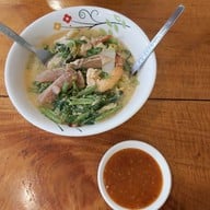 หอยทอดยักษ์ใหญ่ ปลาเผา วังเดิม9. ย่อยมาจากหมูทอดบ้านแขก