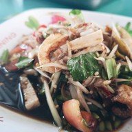 เมนูของร้าน ยายรวมกับตาช่วยผัดหมี่โคราช