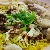 ไอติมกะทิสด ก๋วยเตี๋ยวไก่แม่ดอกไม้ สาขาดั้งเดิม (เจ๊ตุ้ย)