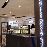 หน้าร้าน Coffee World  centralwOrld
