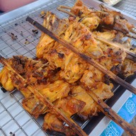 เมนูของร้าน หมูปิ้งพี่น้อย